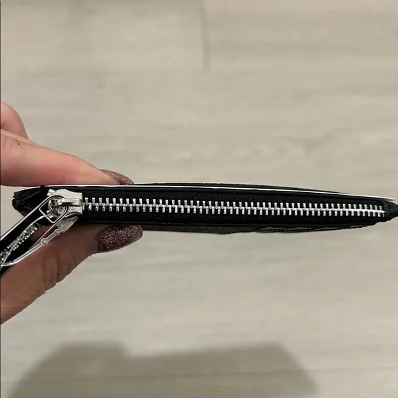 Michael Kors Black Card Holder - Picture 4 of 8